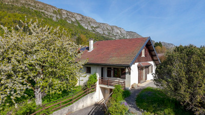 French property for sale in Lathuile, Haute-Savoie - €529,000 - photo 1