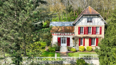 Magnificent 220m² Anglo-Norman style house set in 7650m² of wooded grounds with stunning views.