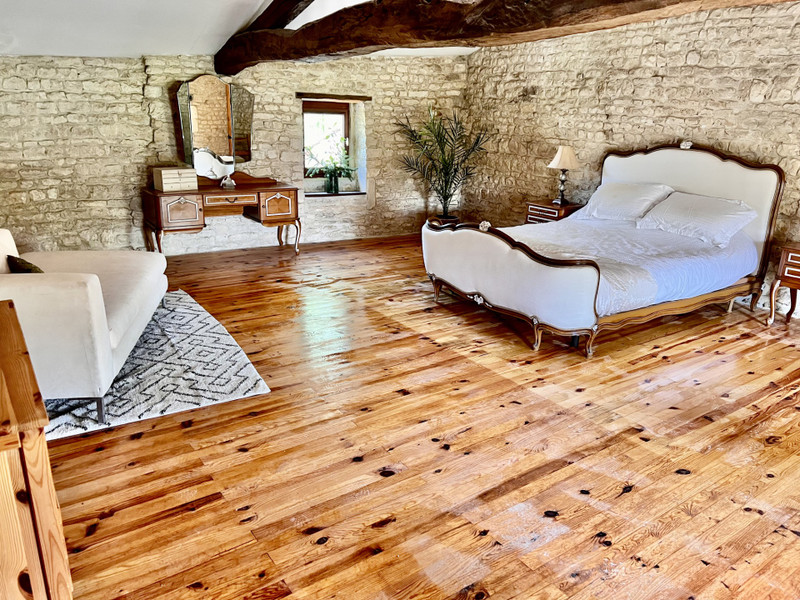 French property for sale in Chives, Charente-Maritime - €440,000 - photo 4