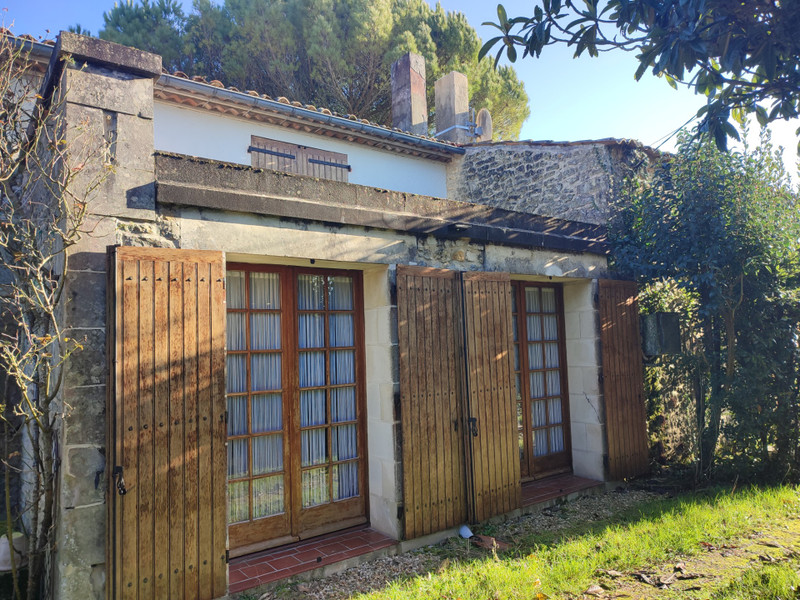 French property for sale in Saint-Romain-de-Benet, Charente-Maritime - €259,000 - photo 1
