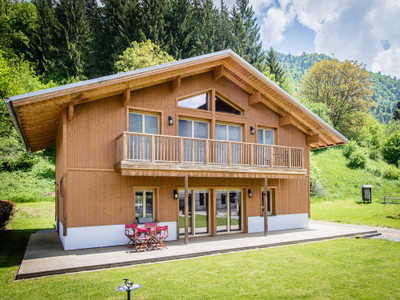 Ski property for sale in Samoens - €1,100,000 - photo 0