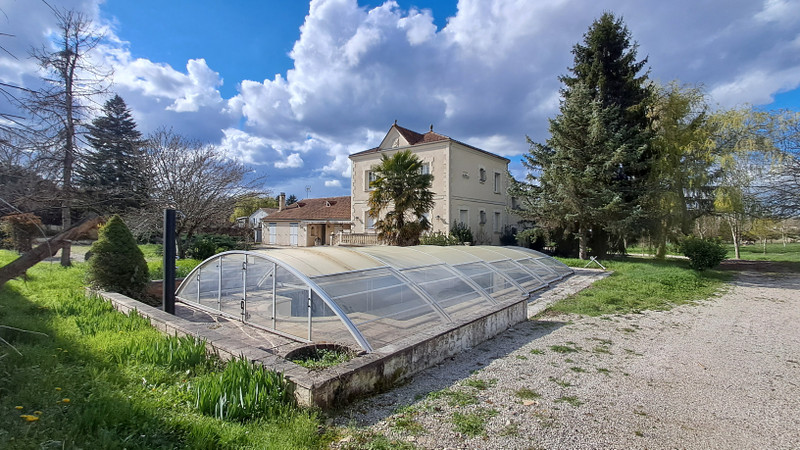 French property for sale in Champagne-et-Fontaine, Dordogne - €365,700 - photo 1