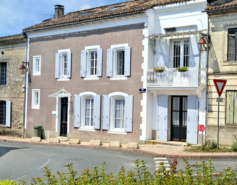 French property for sale in Fronsac, Gironde - €599,960 - photo 0