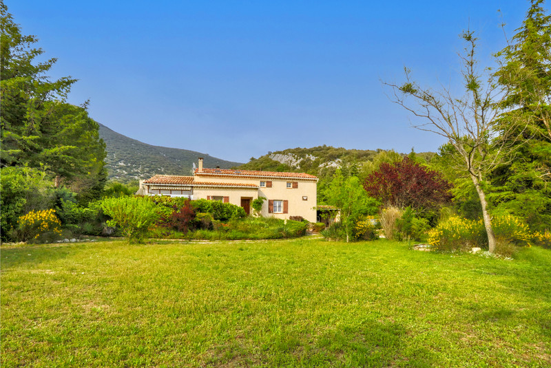 French property for sale in Rustrel, Vaucluse - €420,000 - photo 2