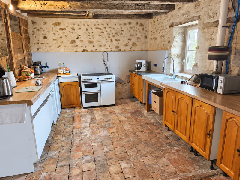 French property for sale in Azat-le-Ris, Haute-Vienne - €294,250 - photo 2