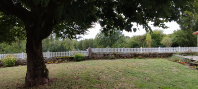 French property for sale in Saint-Laurent-de-Céris, Charente - €149,990 - photo 9