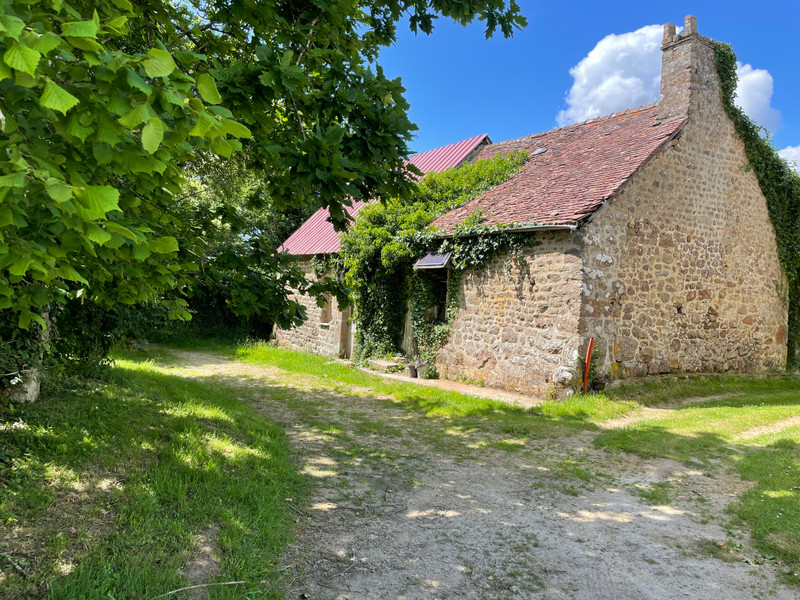 French property for sale in Saint-Mars-d'Égrenne, Orne - €289,000 - photo 2