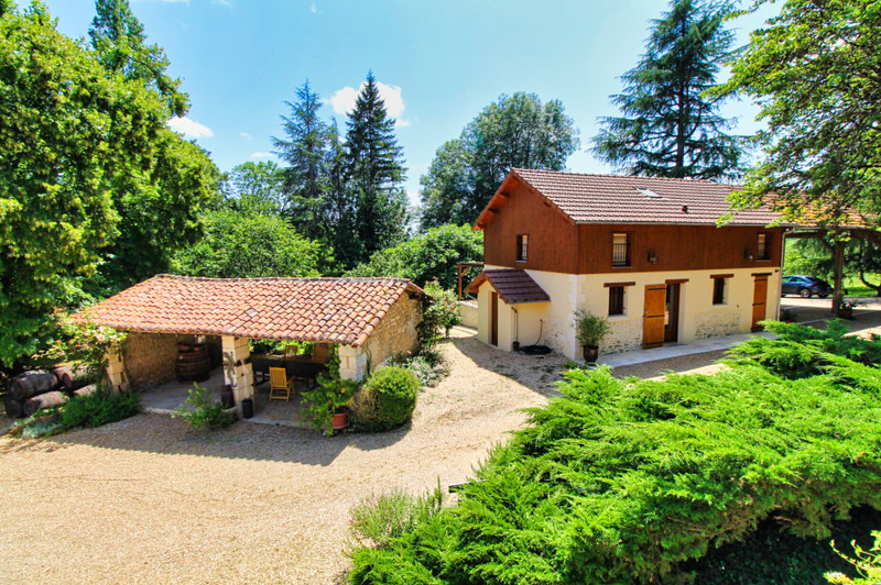 House for sale in Brantôme en Périgord Dordogne Set in 16.7 ha of