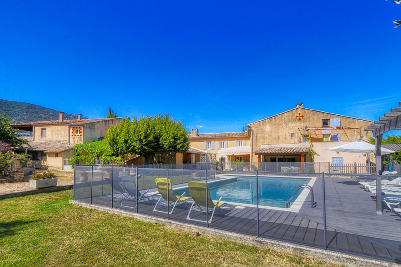French property for sale in Maubec, Vaucluse - €1,800,000 - photo 11