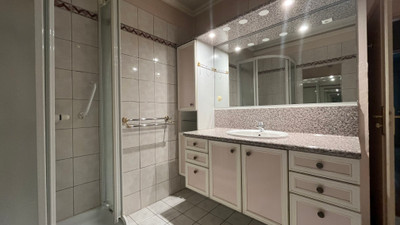 French property for sale in Avignon, Vaucluse - €245,000 - photo 2