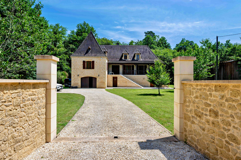 French property for sale in Saint-Léon-sur-Vézère, Dordogne - €465,000 - photo 1