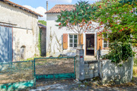Maison à vendre à Aunac-sur-Charente, Charente - 46 600 € - photo 1