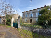 Maison à vendre à Dirac, Charente - 214.000 € - photo 2