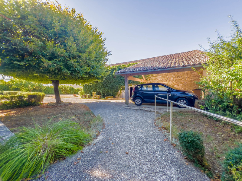 French property for sale in Brie, Charente - €276,000 - photo 5