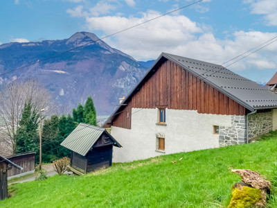 Maison à vendre à Saint-Étienne-de-Cuines, Savoie, Rhône-Alpes, avec Leggett Immobilier
