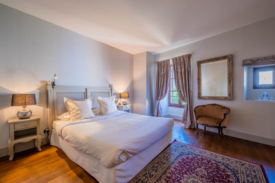 Stunning & popular hotel and restaurant with owners apartment in the heart of Jonzac