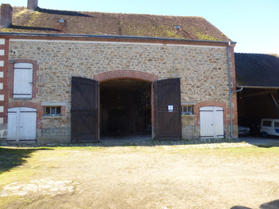 French property for sale in Chéniers, Creuse - €194,400 - photo 2