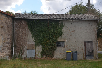 Grange à vendre à Clavé, Deux-Sèvres, Poitou-Charentes, avec Leggett Immobilier