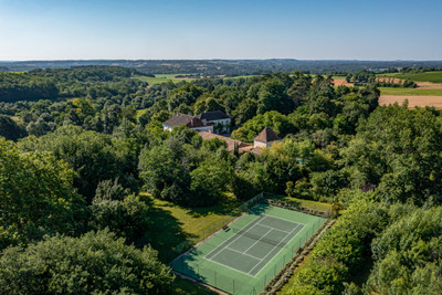 Sumptuous Manoir with wooded grounds of 13H, guest house, swimming pool, Yoga Studio and tennis court