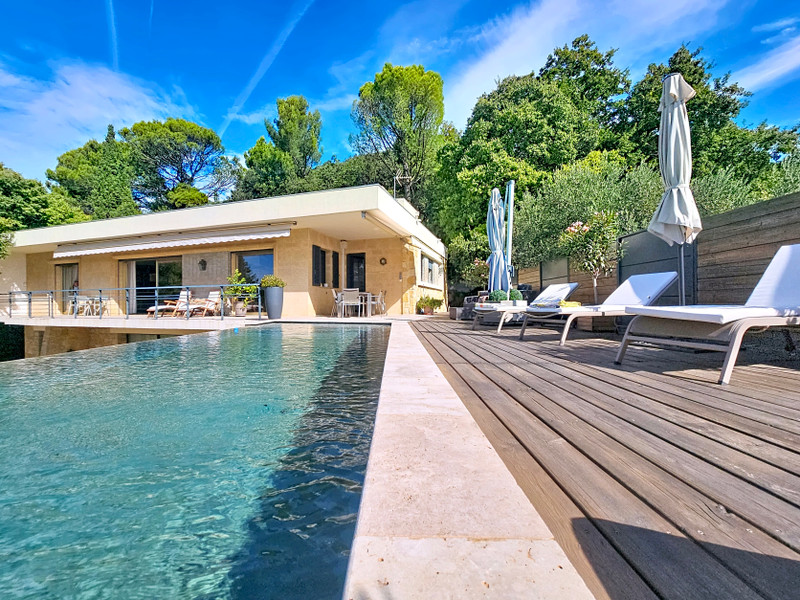 French property for sale in Donzère, Drôme - €790,000 - photo 0