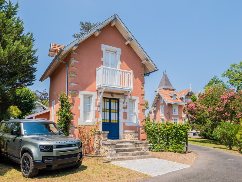 French property for sale in Salies-de-Béarn, Pyrénées-Atlantiques - €1,064,000 - photo 9