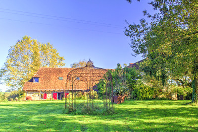 STUNNING COUNTRY HOUSE NEAR NAVARRENX + GÎTE + LANDSCAPED GROUNDS OF 7 ACRES + PANORAMIC MOUNTAIN VIEWS...