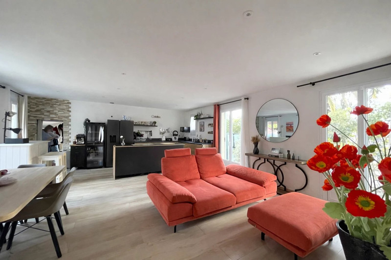 French property for sale in Carros, Alpes-Maritimes - €560,000 - photo 3