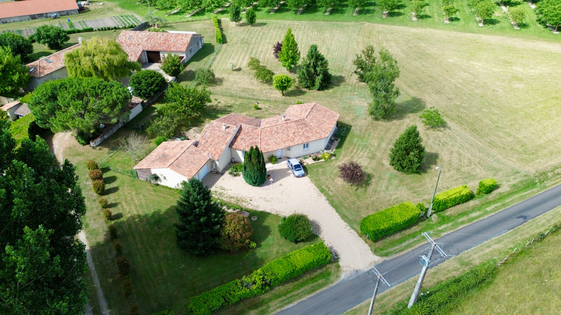 Propriété à vendre à Brie-sous-Chalais, Charente - 246 100 €