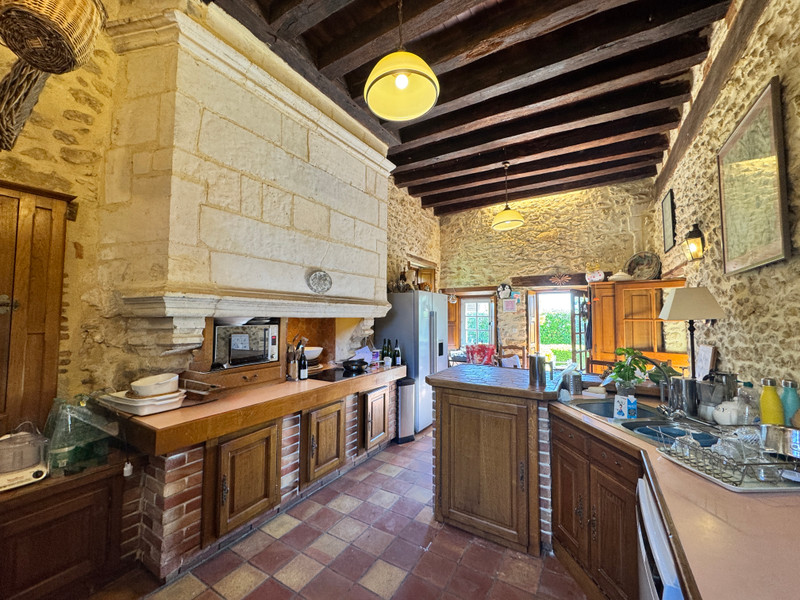 French property for sale in Pressigny, Deux-Sèvres - €670,250 - photo 2