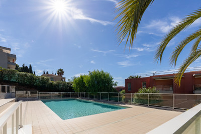 French property for sale in Nice, Alpes-Maritimes - €300,000 - photo 2