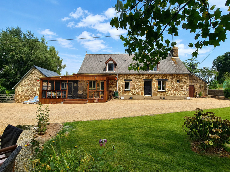 French property for sale in Saint-Berthevin-la-Tannière, Mayenne - €230,000 - photo 0