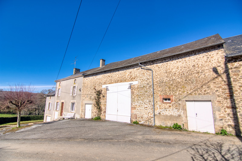House for sale in La Souterraine Creuse Large country house with a great barn and attached