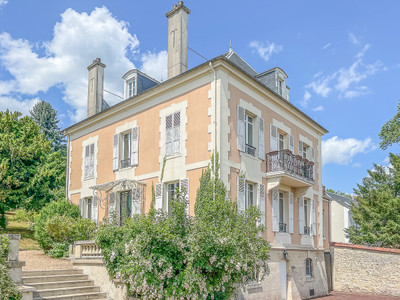 Beautiful 7-bedroom mansion with swimming pool and pool house for sale at 95660 Champagne-sur-Oise