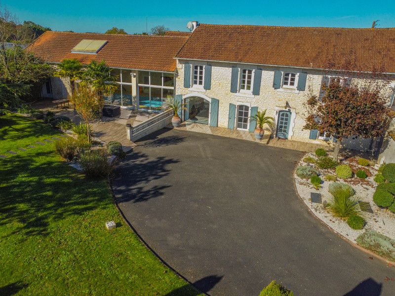 French property for sale in Angoulême, Charente - €649,950 - photo 2
