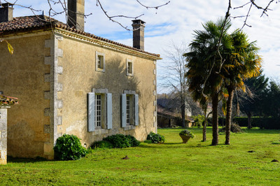 Maison à vendre à Saint-Amant-de-Bonnieure, Charente, Poitou-Charentes, avec Leggett Immobilier