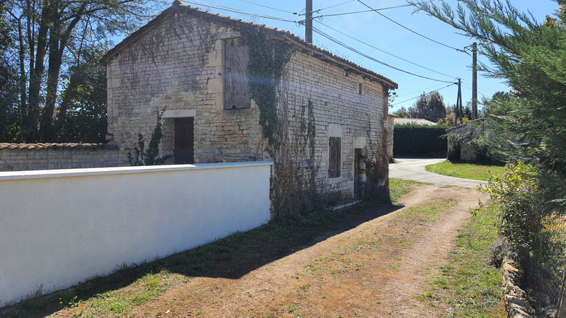 French property for sale in Lorigné, Deux-Sèvres - €152,600 - photo 4