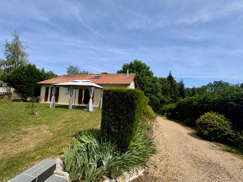 Propriété à vendre à Saint-Estèphe, Dordogne - 249 000 €