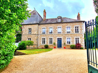 Maison à vendre à Gorron, Mayenne - 384.000 € - photo 1