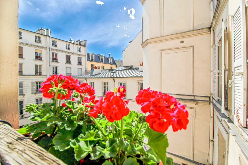 French property for sale in Paris 10e Arrondissement, Paris - €395,000 - photo 2