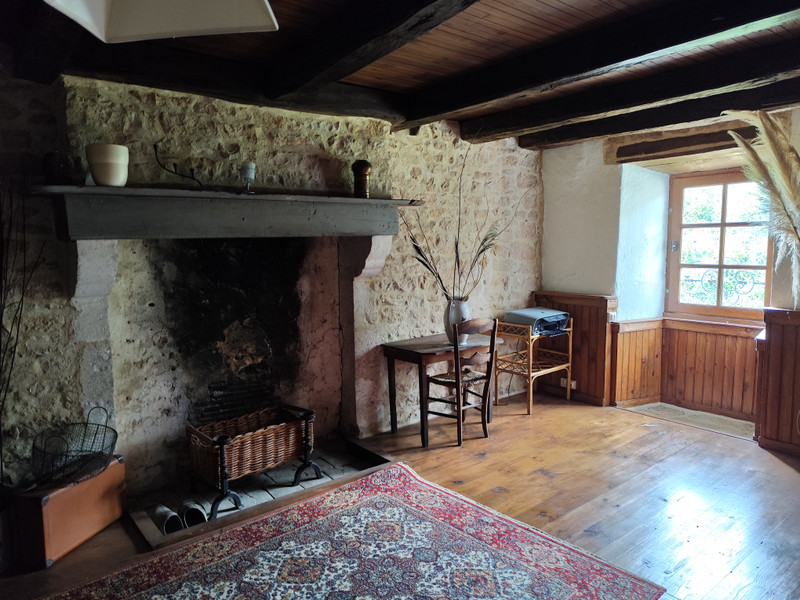 French property for sale in Beaulieu-sur-Sonnette, Charente - €130,800 - photo 9