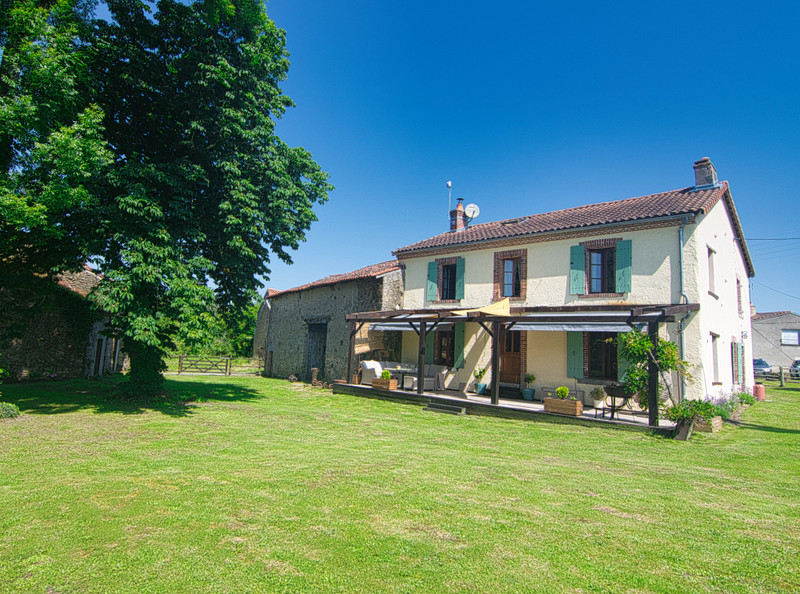 Maison à vendre à Magnac-Laval, Haute-Vienne - 248.775 € - photo 1