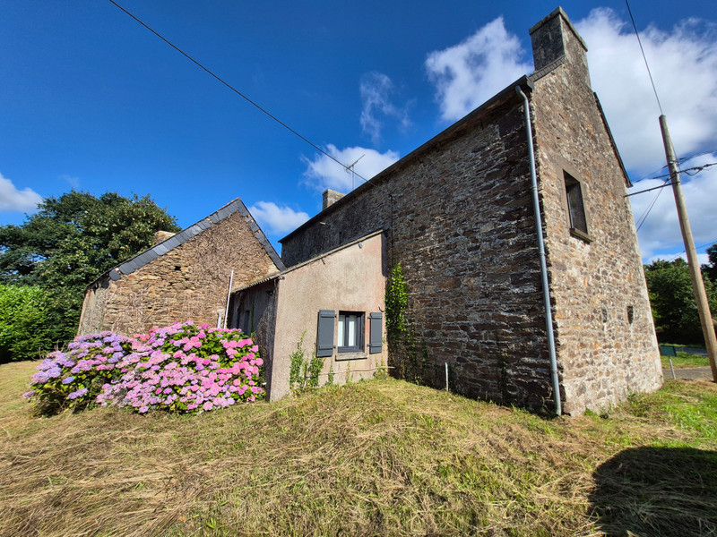 French property for sale in Pont-Melvez, Côtes-d'Armor - €299,999 - photo 2