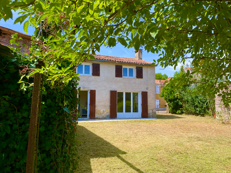 Maison à vendre à Paizay-Naudouin-Embourie, Charente - 73.000 € - photo 1