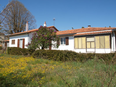 Maison à vendre à Taizé-Aizie, Charente, Poitou-Charentes, avec Leggett Immobilier
