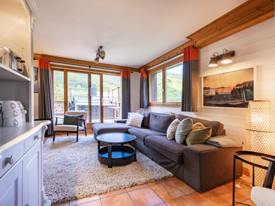 Fabulous 8-bedroom ski chalet close to centre of Meribel, Three Valleys