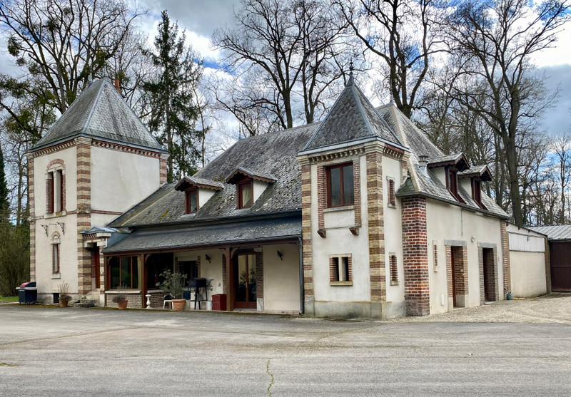 House for sale in Troyes Aube CHARLES X MANOR HOUSE AND ITS
