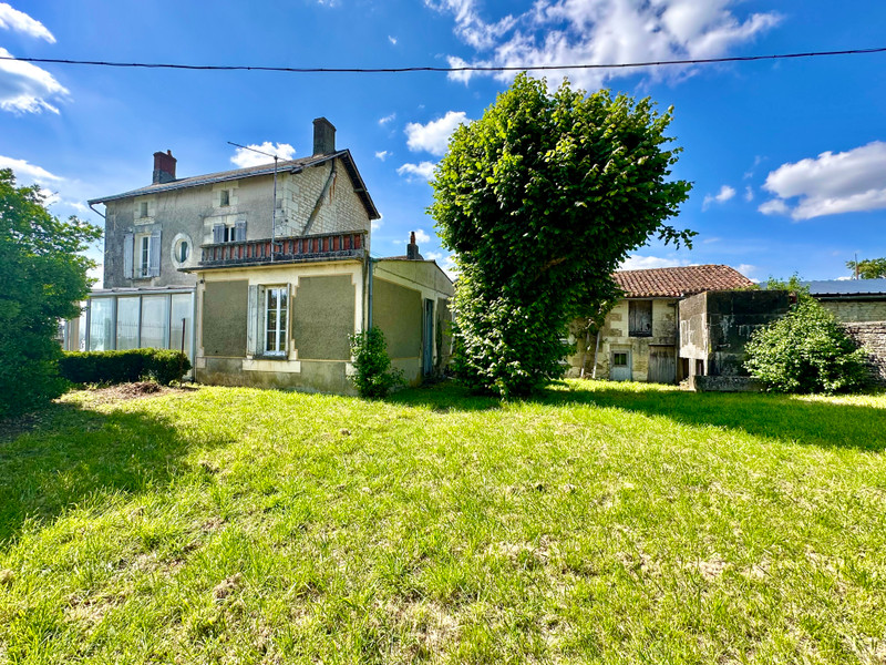 French property for sale in Dercé, Vienne - €99,900 - photo 1