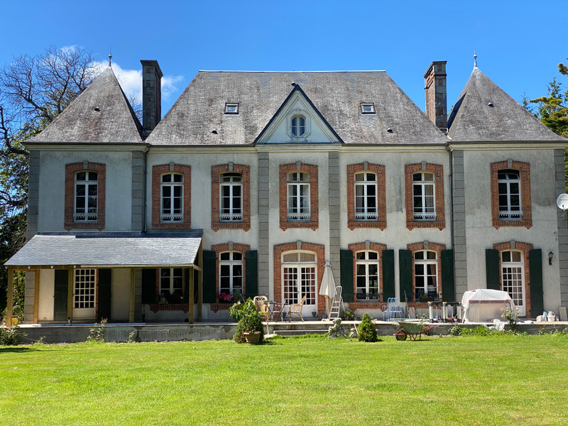 Chateau for sale in Montpinchon Manche Splendid castle exquisitely