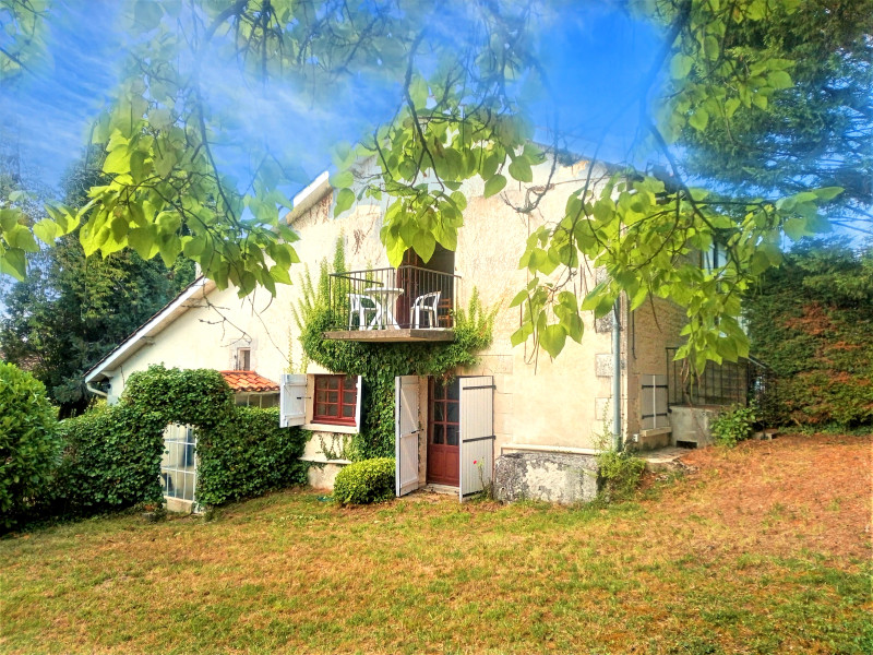 French property for sale in Montmoreau, Charente - €165,000 - photo 1