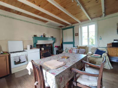 French property for sale in Ventouse, Charente - €192,600 - photo 2